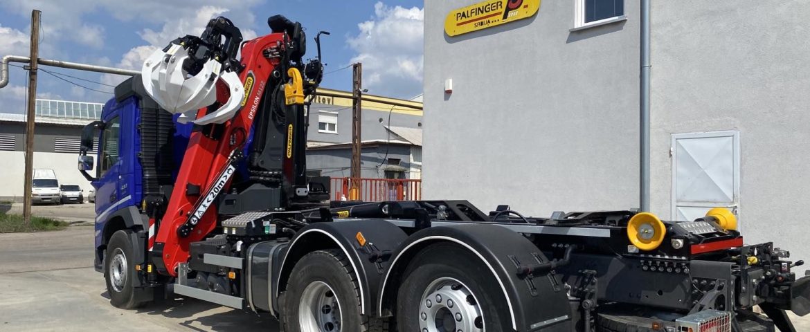 Isporuka vozila sa Epsilon dizalicom i navlakačem kontejnera za Omometal