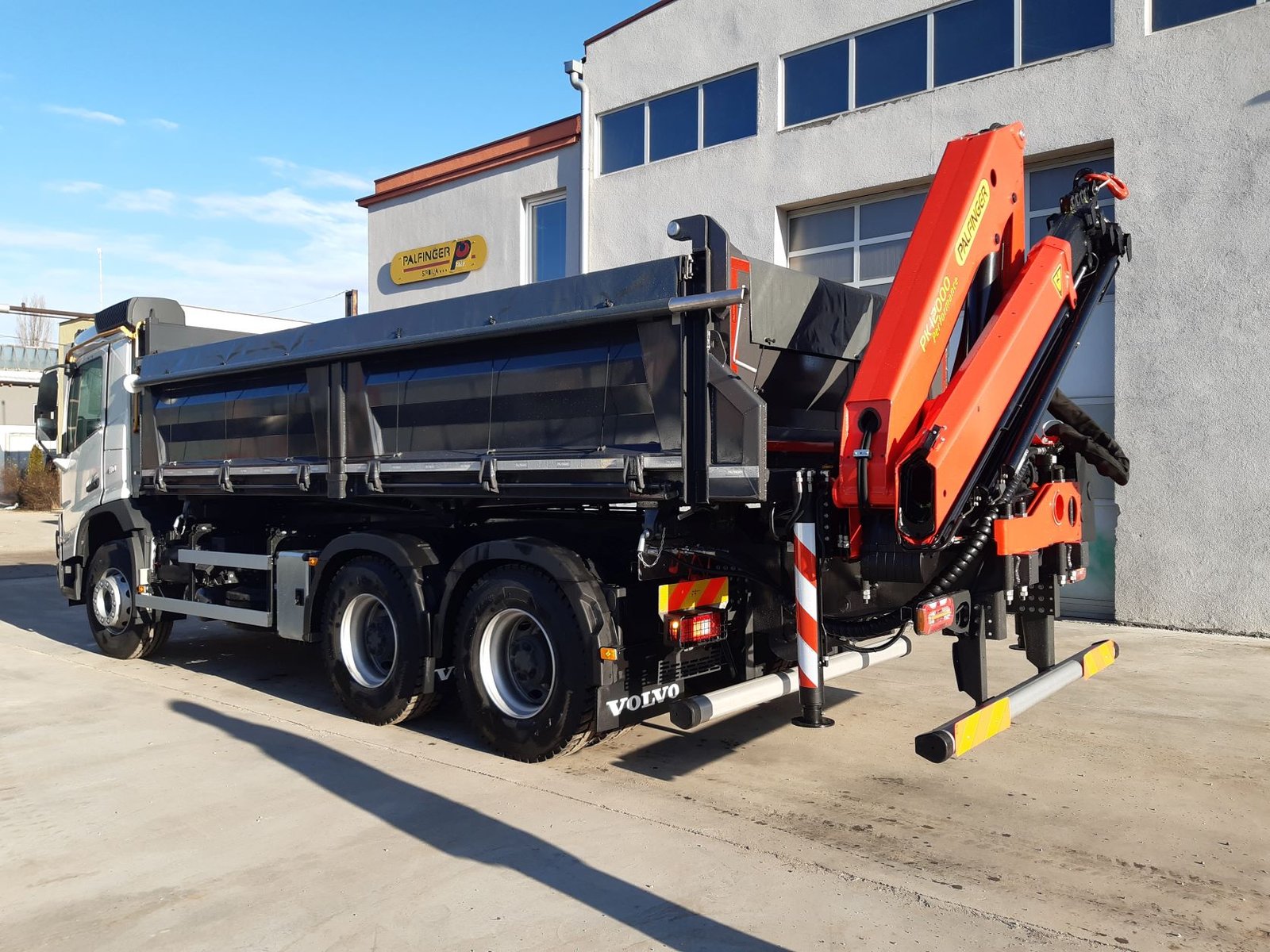 Kiperska nadogradnja sa Palfinger dizalicom za Ramark