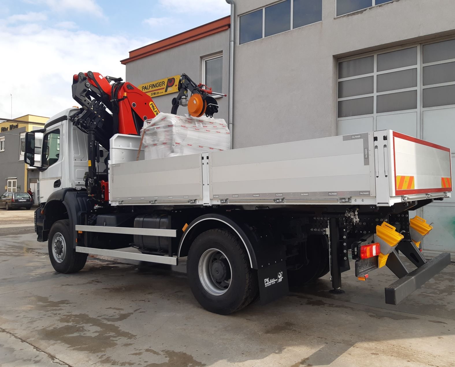 Isporuka specijalnog vozila sa Palfinger dizalicom PK 23500 za Mak Autostar