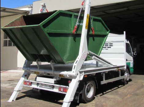 PK4 samopodizač kontejnera