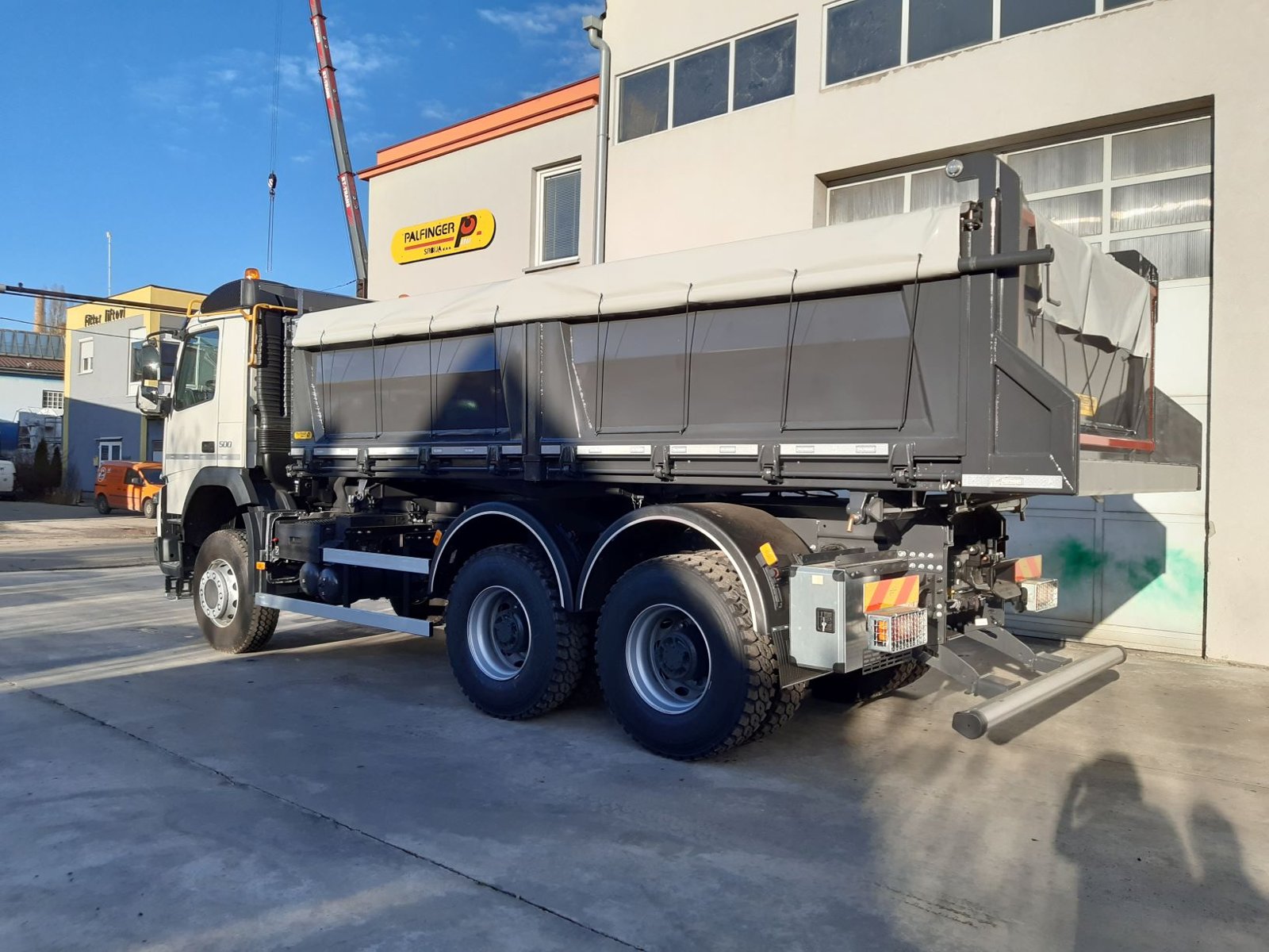 Trostrani kiper TK 200 za Metalac Company