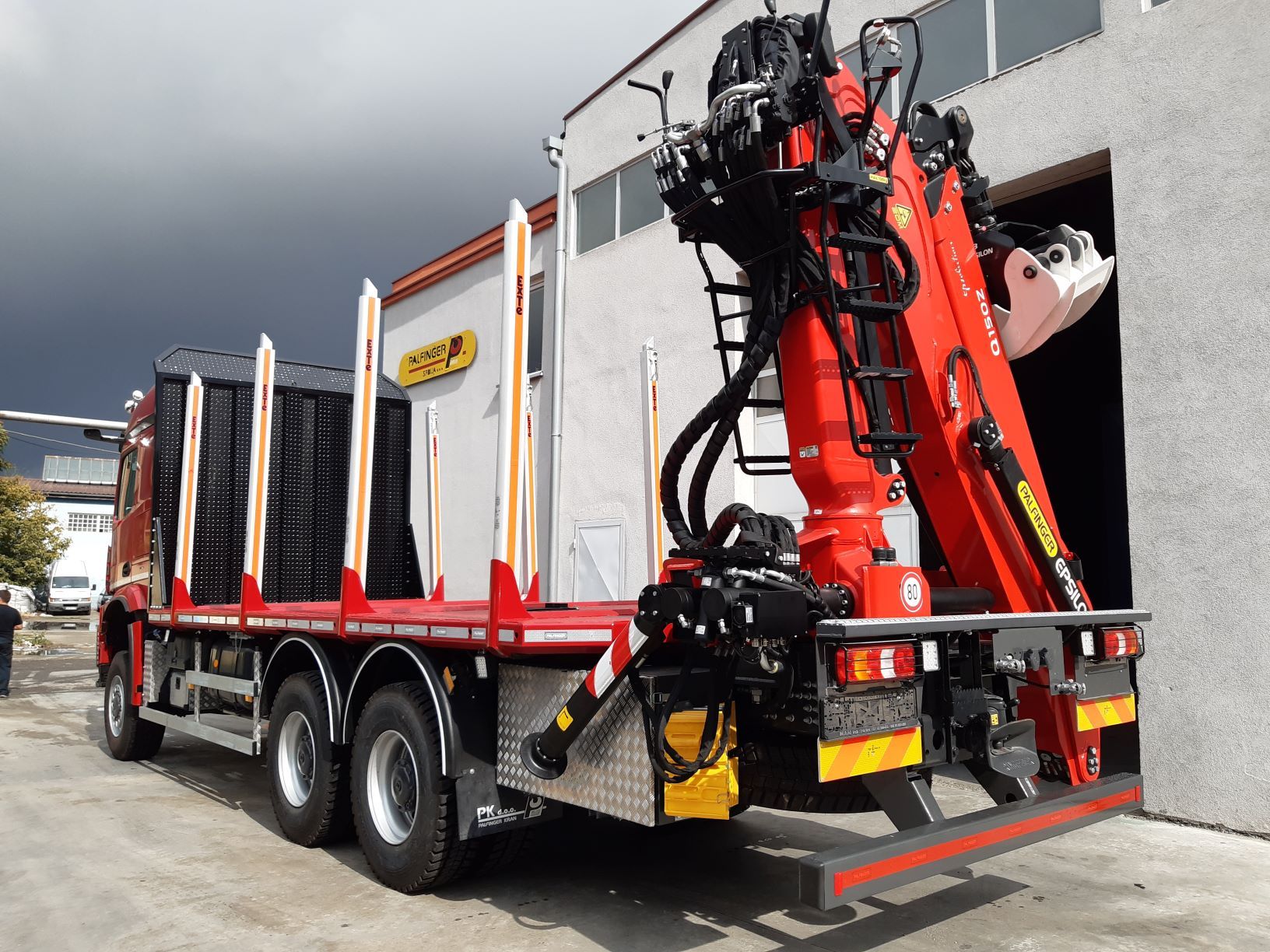 Šumarska nadgradnja sa EPSILON Q150Z96 dizalicom za RZIS Džokej