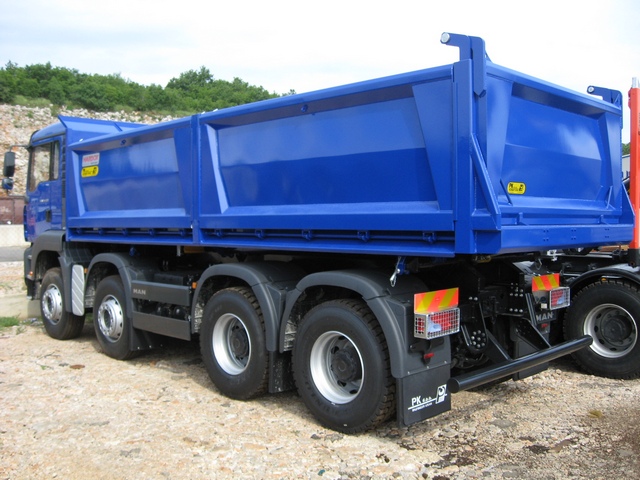 Demo vozilo sa trostranim kiperom TSK 220B