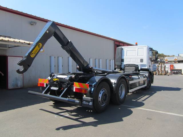 Isporuka 6 Palfinger navlakača kontejnera T18 za JKP Duboko