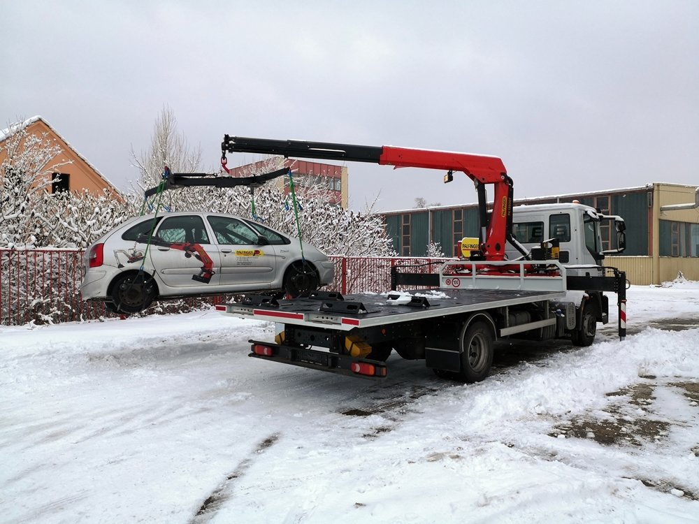 PALFINGER dizalica PK13500T za Parking Servis Inđija