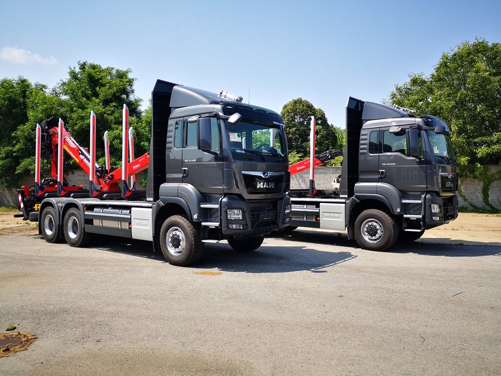 Dva šumara sa Palfinger Epsilon dizalicama Q150L97 za kompaniju Nikola