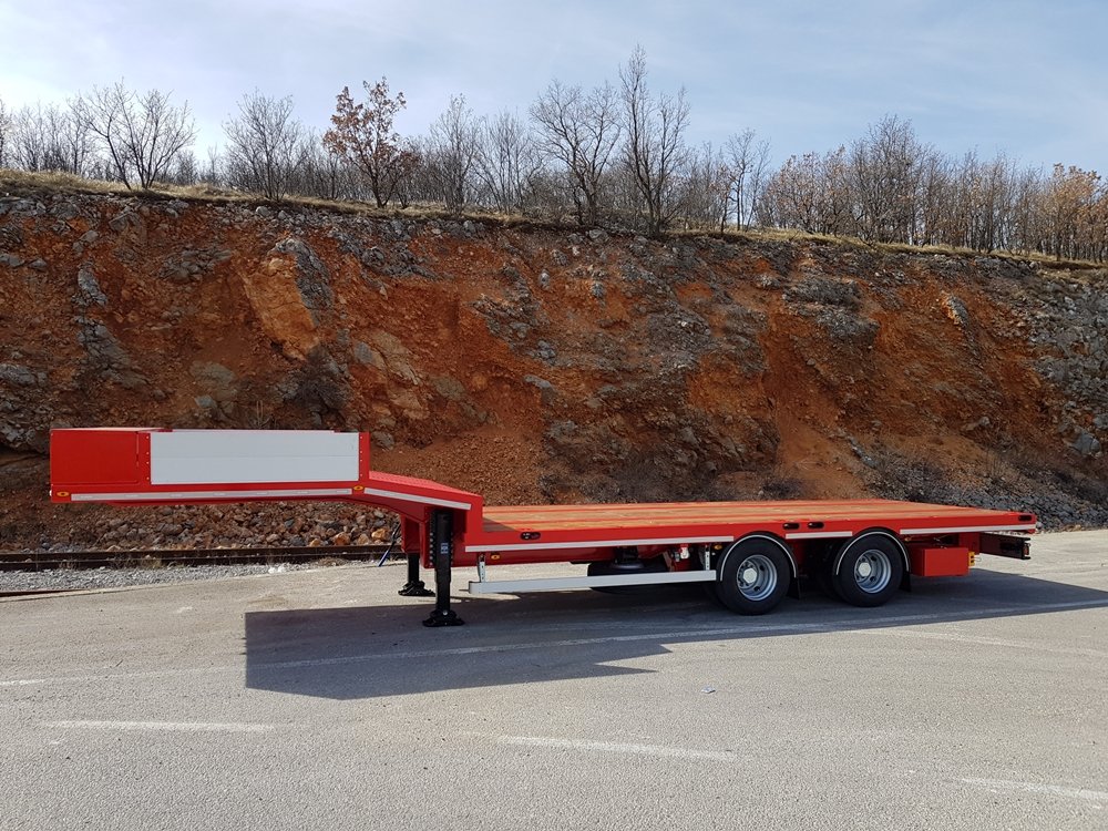 Tandem poluprikolica za Elektromontažu Srbije