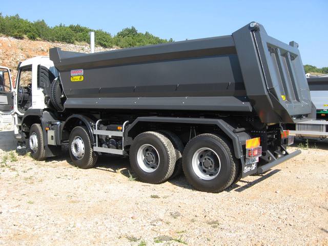 Demo vozilo sa zadnjim kiperom HP220