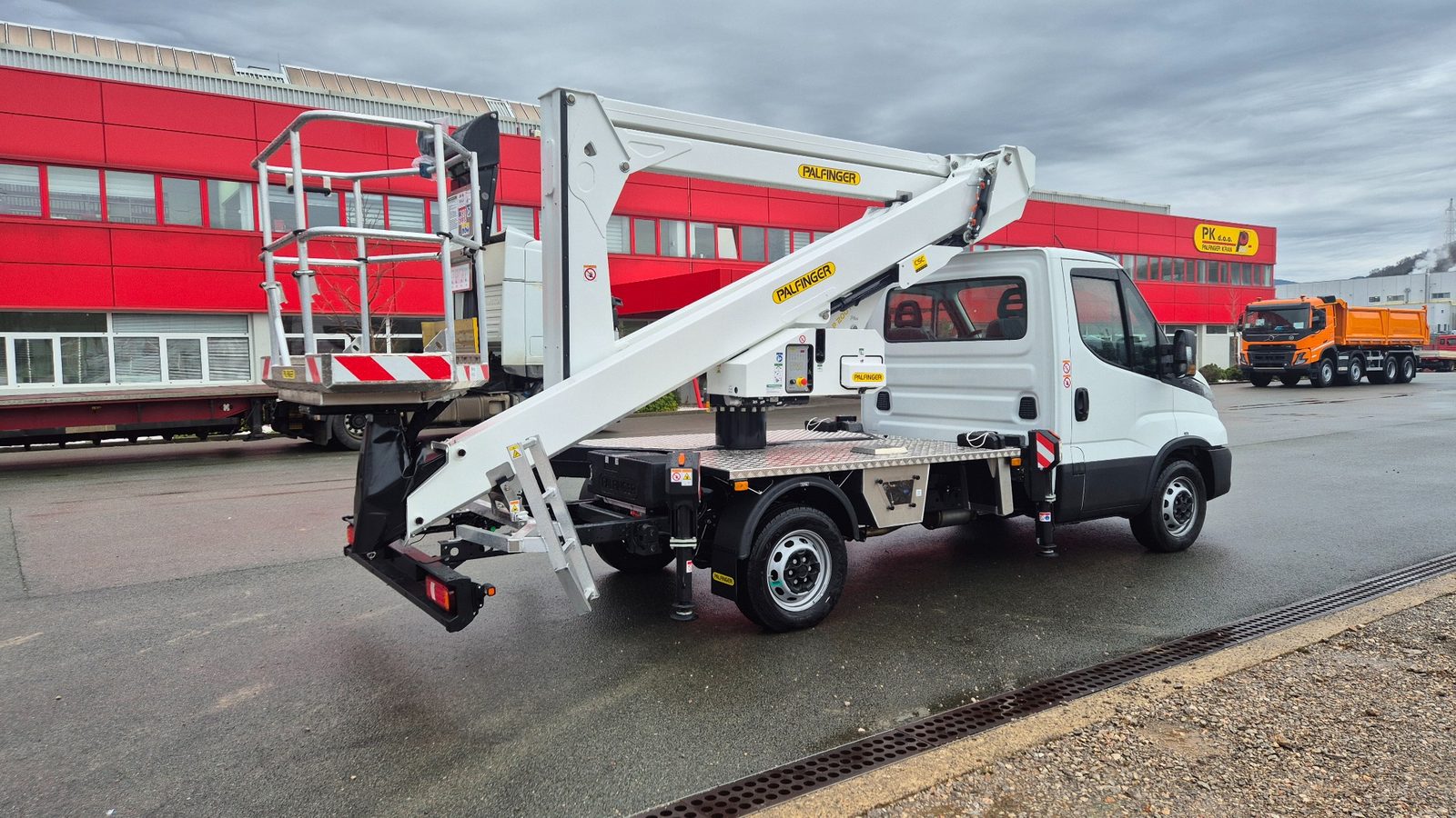 Isporuka Palfinger korpe P200AXE-PLUS za Elektroistok Izgradnja d.o.o