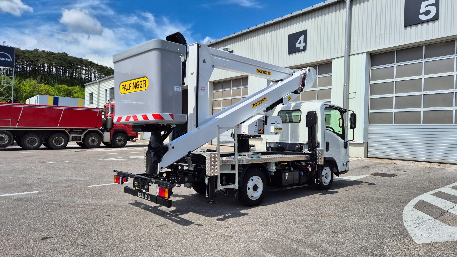 NOVO-ISUZU M21 T sa PALFINGER platformom P200 A-E